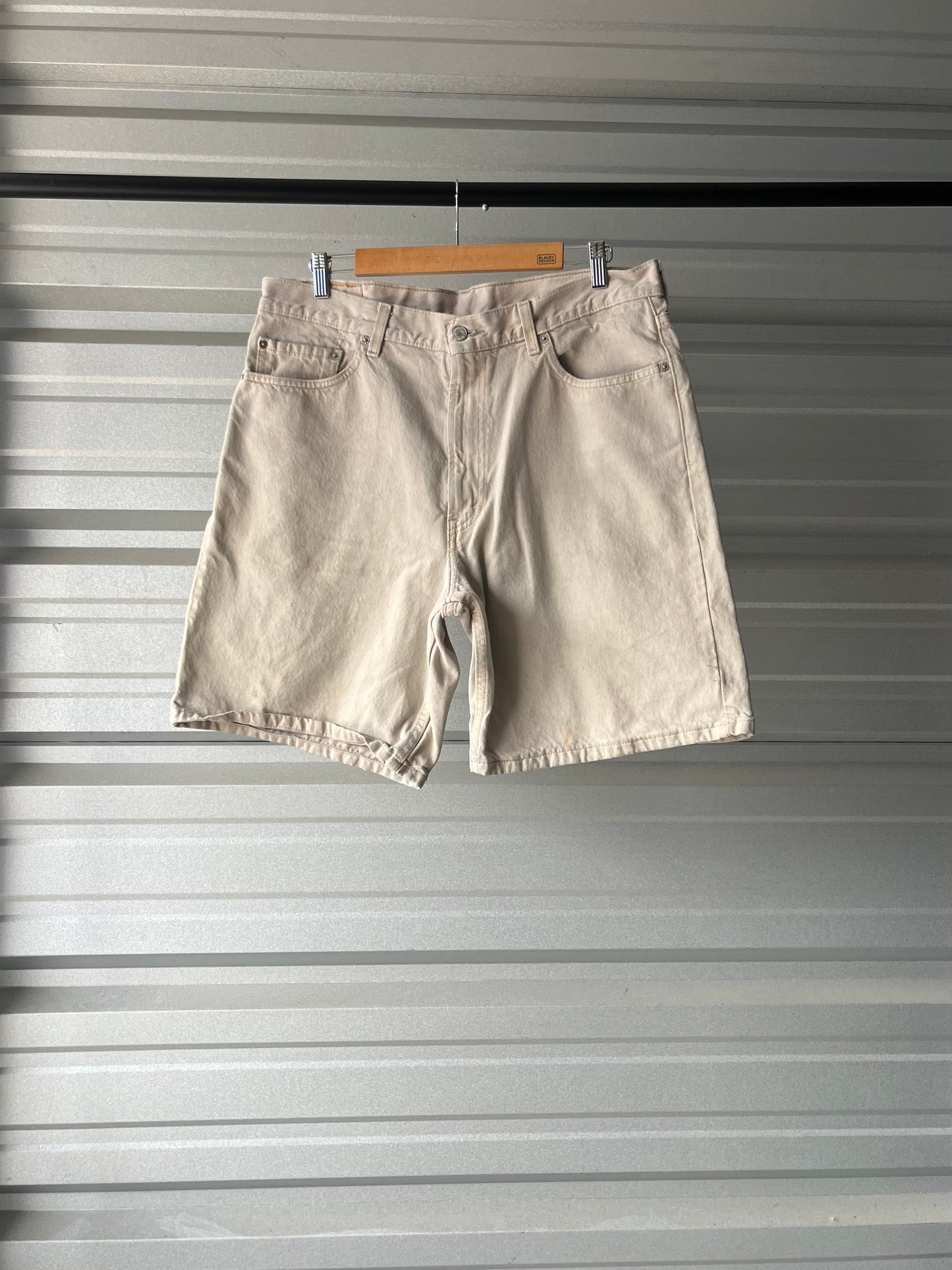 Vintage Levi’s 550 Beige Denim Shorts - 36