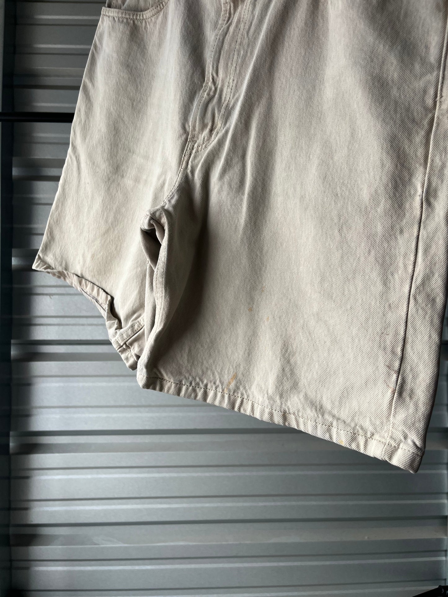 Vintage Levi’s 550 Beige Denim Shorts - 36
