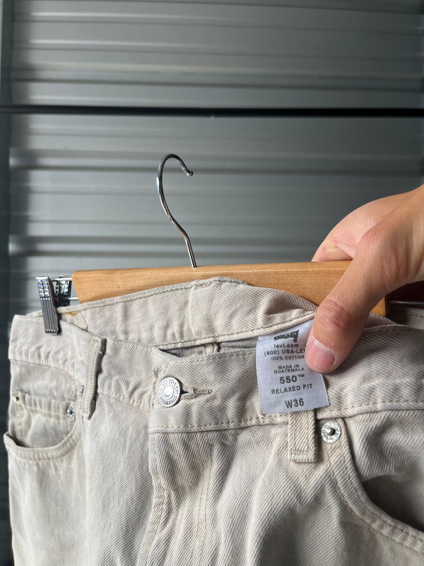Vintage Levi’s 550 Beige Denim Shorts - 36