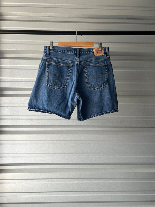 Vintage Levi’s Medium Wash Denim Shorts - Size 14